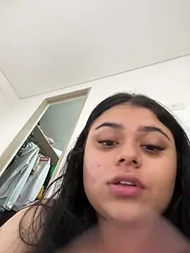 alissonfernandez  online show from December 27, 2024, 4:32 pm