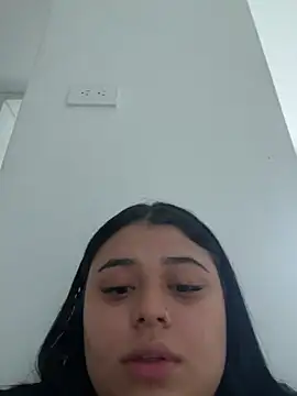 alissonfernandez  online show from December 30, 2024, 5:55 pm