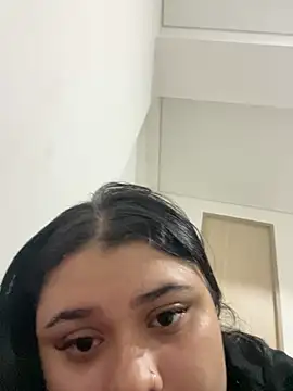 alissonfernandez  online show from December 30, 2024, 11:06 pm