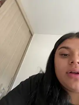 alissonfernandez  online show from January 1, 2025, 3:35 pm