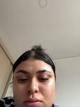 alissonfernandez  online show from January 3, 2025, 12:41 pm