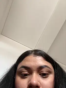 alissonfernandez  online show from January 5, 2025, 3:55 pm