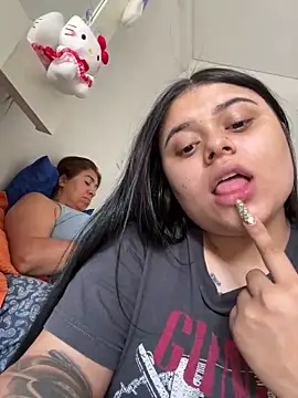 alissonfernandez  online show from January 9, 2025, 6:15 pm