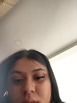 alissonfernandez  online show from January 11, 2025, 9:04 pm