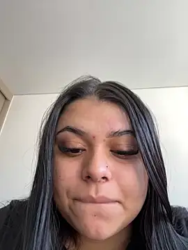 alissonfernandez  online show from January 12, 2025, 2:19 pm