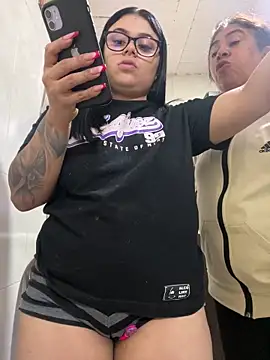 Snapshot of alissonfernandez_ chatting on September 18, 2025, 4:20 pm alissonfernandez  online show from September 18, 2025, 4:20 pm