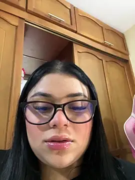 Snapshot of alissonfernandez_ chatting on September 23, 2025, 11:35 am alissonfernandez  online show from September 23, 2025, 11:35 am