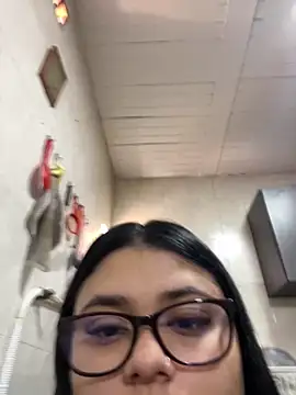 Snapshot of alissonfernandez_ chatting on October 1, 2025, 3:29 pm alissonfernandez  online show from October 1, 2025, 3:29 pm