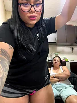 Snapshot of alissonfernandez_ chatting on October 4, 2025, 8:51 pm alissonfernandez  online show from October 4, 2025, 8:51 pm