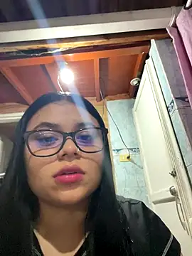 Snapshot of alissonfernandez_ chatting on October 7, 2025, 10:56 am alissonfernandez  online show from October 7, 2025, 10:56 am