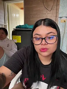 Snapshot of alissonfernandez_ chatting on October 10, 2025, 1:43 pm alissonfernandez  online show from October 10, 2025, 1:43 pm