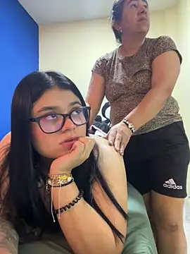 Snapshot of alissonfernandez_ chatting on October 11, 2025, 3:43 pm alissonfernandez  online show from October 11, 2025, 3:43 pm