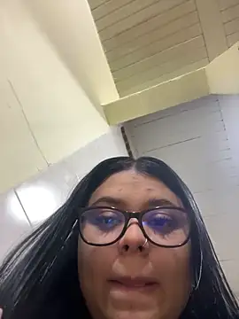 Snapshot of alissonfernandez_ chatting on October 14, 2025, 10:27 am alissonfernandez  online show from October 14, 2025, 10:27 am