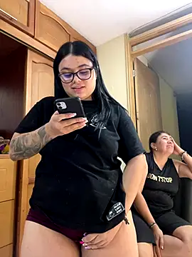 Snapshot of alissonfernandez_ chatting on October 16, 2025, 11:50 pm alissonfernandez  online show from October 16, 2025, 11:50 pm