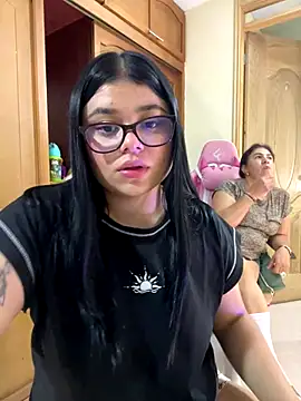 Snapshot of alissonfernandez_ chatting on October 18, 2025, 4:26 am alissonfernandez  online show from October 18, 2025, 4:26 am