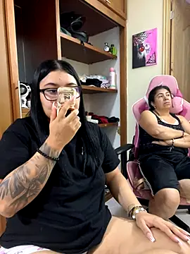 Snapshot of alissonfernandez_ chatting on October 27, 2025, 5:50 pm alissonfernandez  online show from October 27, 2025, 5:50 pm