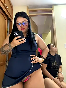 alissonfernandez  online show from November 12, 2025, 1:00 pm