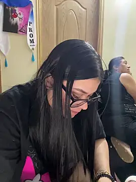 alissonfernandez  online show from December 17, 2025, 12:49 am