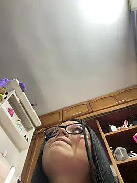 alissonfernandez  online show from January 17, 2026, 10:35 pm