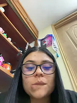 alissonfernandez  online show from February 4, 2026, 1:33 am