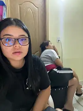 Snapshot of alissonfernandez_ chatting on February 16, 2026, 10:44 am alissonfernandez online show from February 16, 2026, 10:44 am