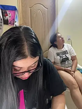 Snapshot of alissonfernandez_ chatting on March 7, 2026, 12:24 pm alissonfernandez online show from March 7, 2026, 12:24 pm