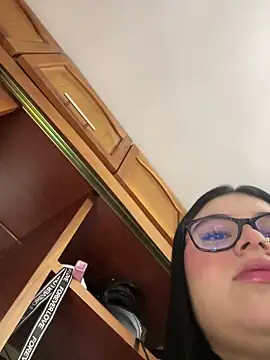 Snapshot of alissonfernandez_ chatting on March 18, 2026, 9:34 am alissonfernandez online show from March 18, 2026, 9:34 am