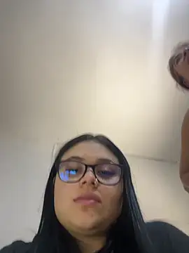 alissonfernandez  online show from April 25, 2026, 5:10 pm