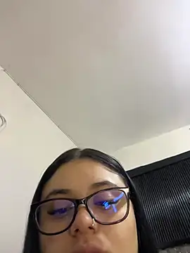 alissonfernandez  online show from May 6, 2026, 11:15 am