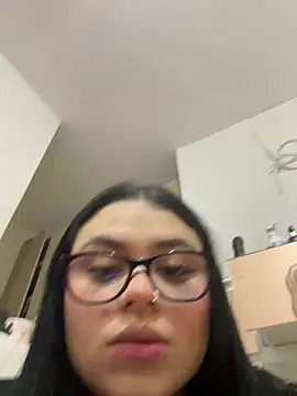 alissonfernandez  online show from June 21, 2026, 8:44 pm