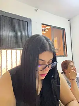 alissonfernandez  online show from June 26, 2026, 7:29 pm