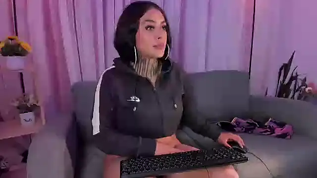 Snapshot of Lovely_celeste chatting on October 16, 2025, 2:56 am Lovely celeste online show from October 16, 2025, 2:56 am