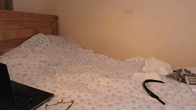 ShineMax18 online show from December 1, 2024, 9:37 pm