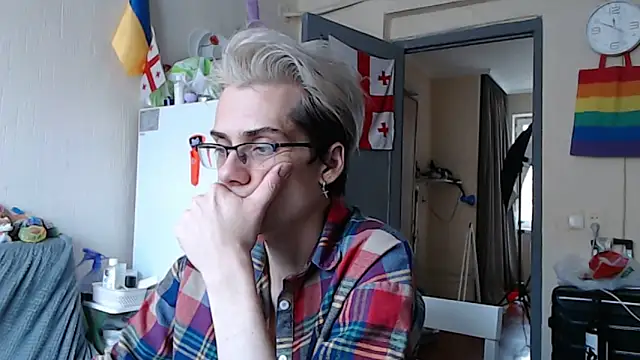 ShineMax18 online show from December 3, 2024, 7:54 am