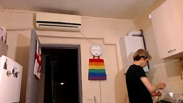 ShineMax18 online show from December 6, 2024, 5:22 pm