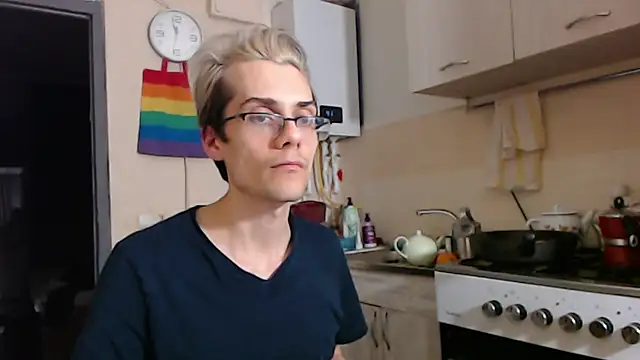 ShineMax18 online show from December 9, 2024, 8:01 pm