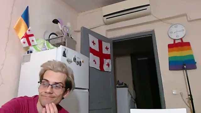 ShineMax18 online show from December 11, 2024, 4:20 pm