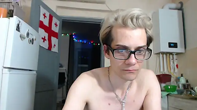 ShineMax18 online show from December 18, 2024, 8:25 pm