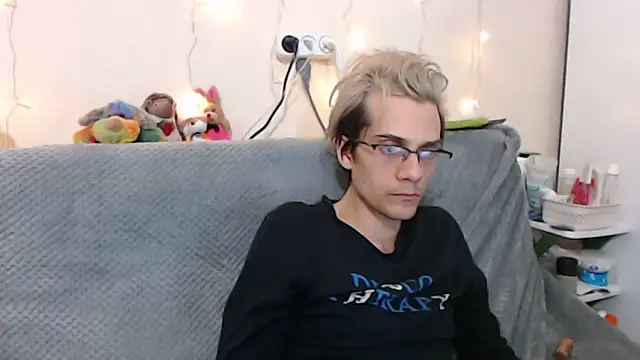 ShineMax18 online show from December 21, 2024, 8:32 pm