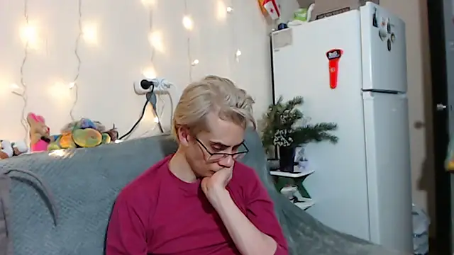 ShineMax18 online show from January 4, 2025, 6:19 pm