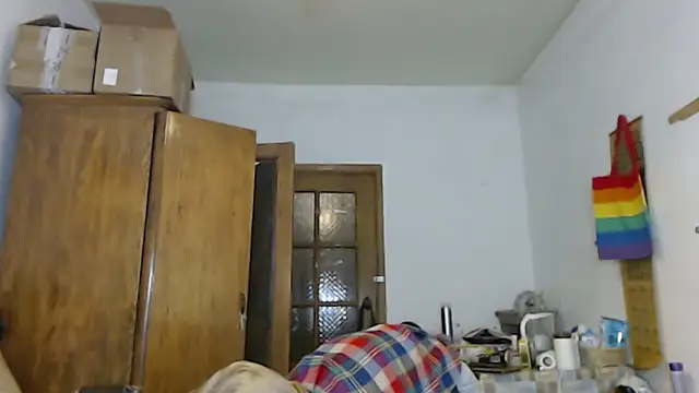 ShineMax18 online show from January 21, 2025, 5:41 pm