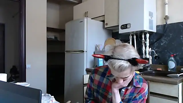 ShineMax18 online show from January 26, 2025, 12:54 pm