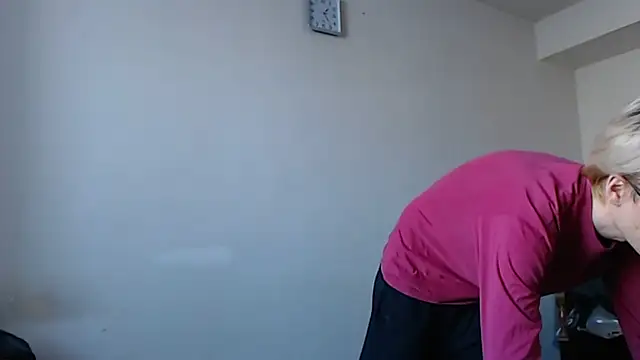 ShineMax18 online show from February 4, 2025, 8:56 am