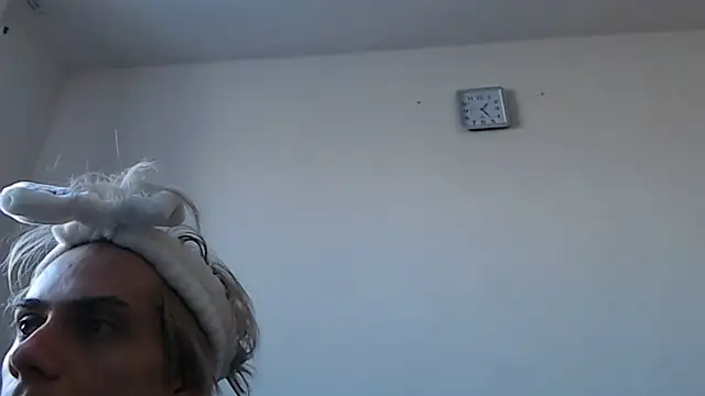 ShineMax18 online show from February 15, 2025, 8:33 am