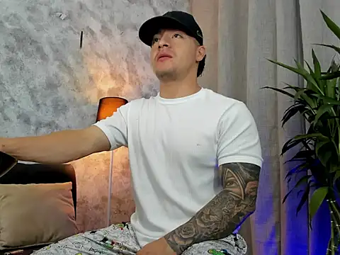 boyc022  online show from September 18, 2025, 3:52 am