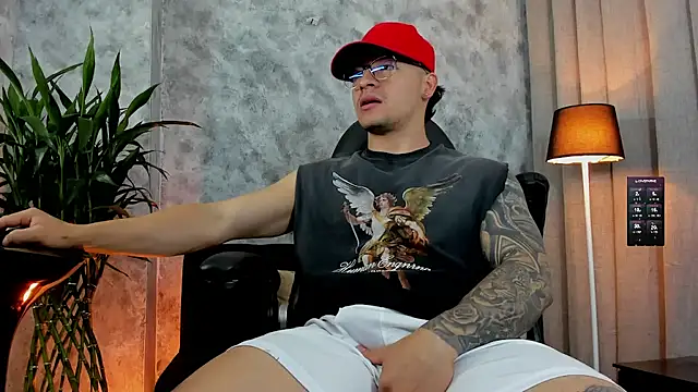 boyc022  online show from September 23, 2025, 3:42 am