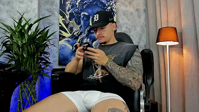 boyc022  online show from October 13, 2025, 12:49 pm