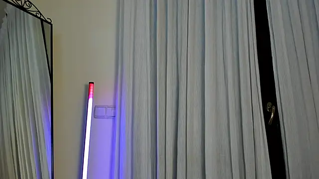 Snapshot of LunaMystyque chatting on February 14, 2025, 5:14 pm LunaMystyque online show from February 14, 2025, 5:14 pm