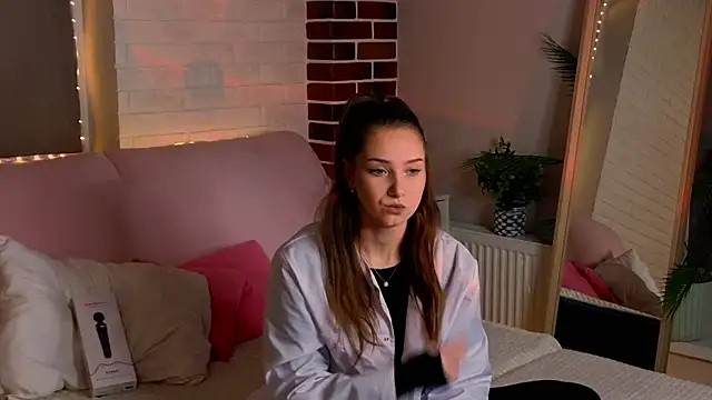 HarrietBulmer online show from December 10, 2024, 9:22 pm