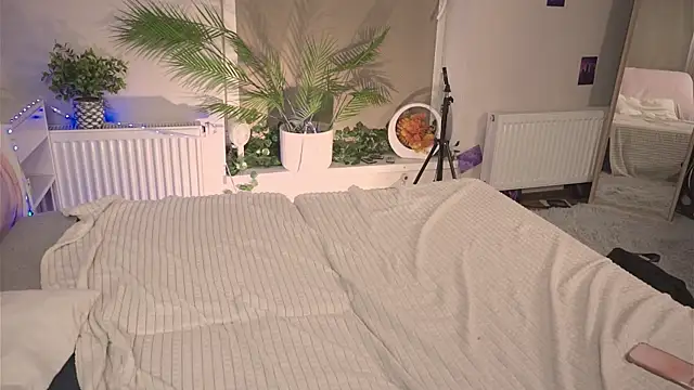 HarrietBulmer online show from February 14, 2025, 3:54 am